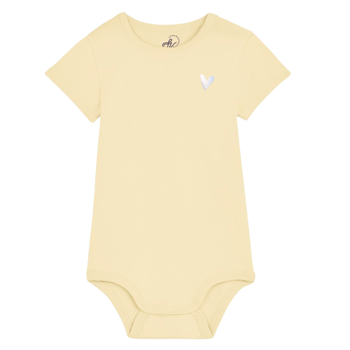 bedruckter Baby Body mit Herz in der Farbe Butter Creme Vanille