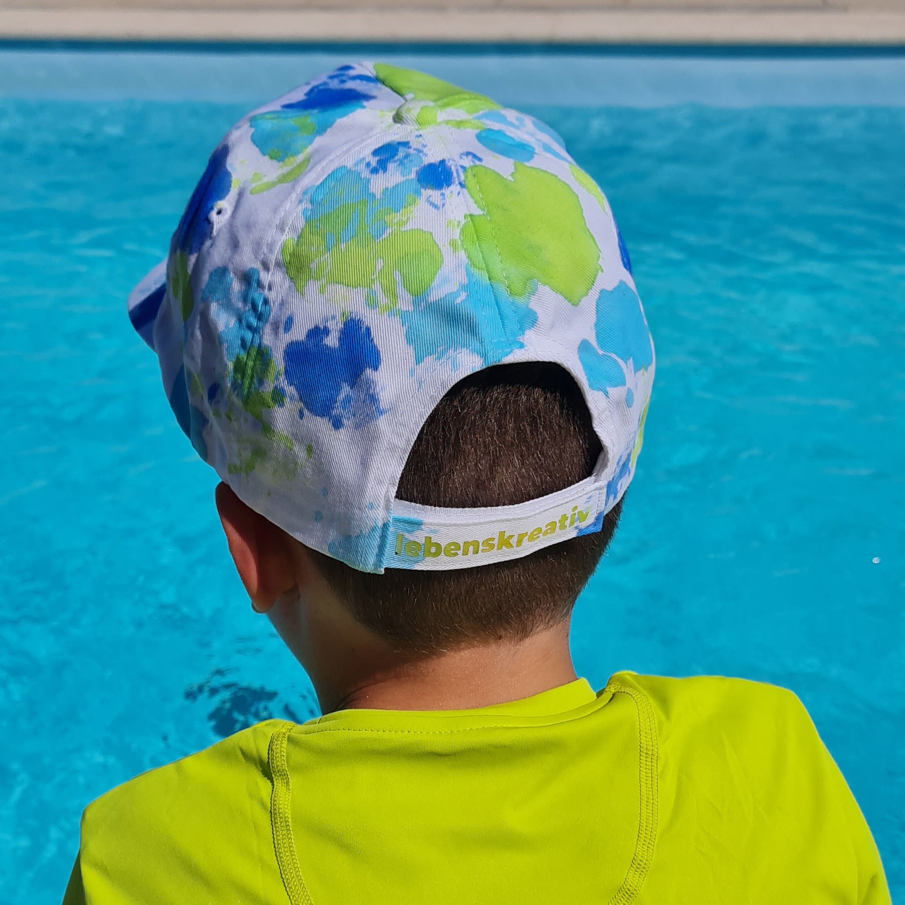 Cap Rückseite mit bunten Kleksen