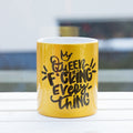 Goldtasse mit Aufdruck Quenn of fucking everything Frontansicht