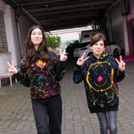 zwei Models mit Hoodie Unique