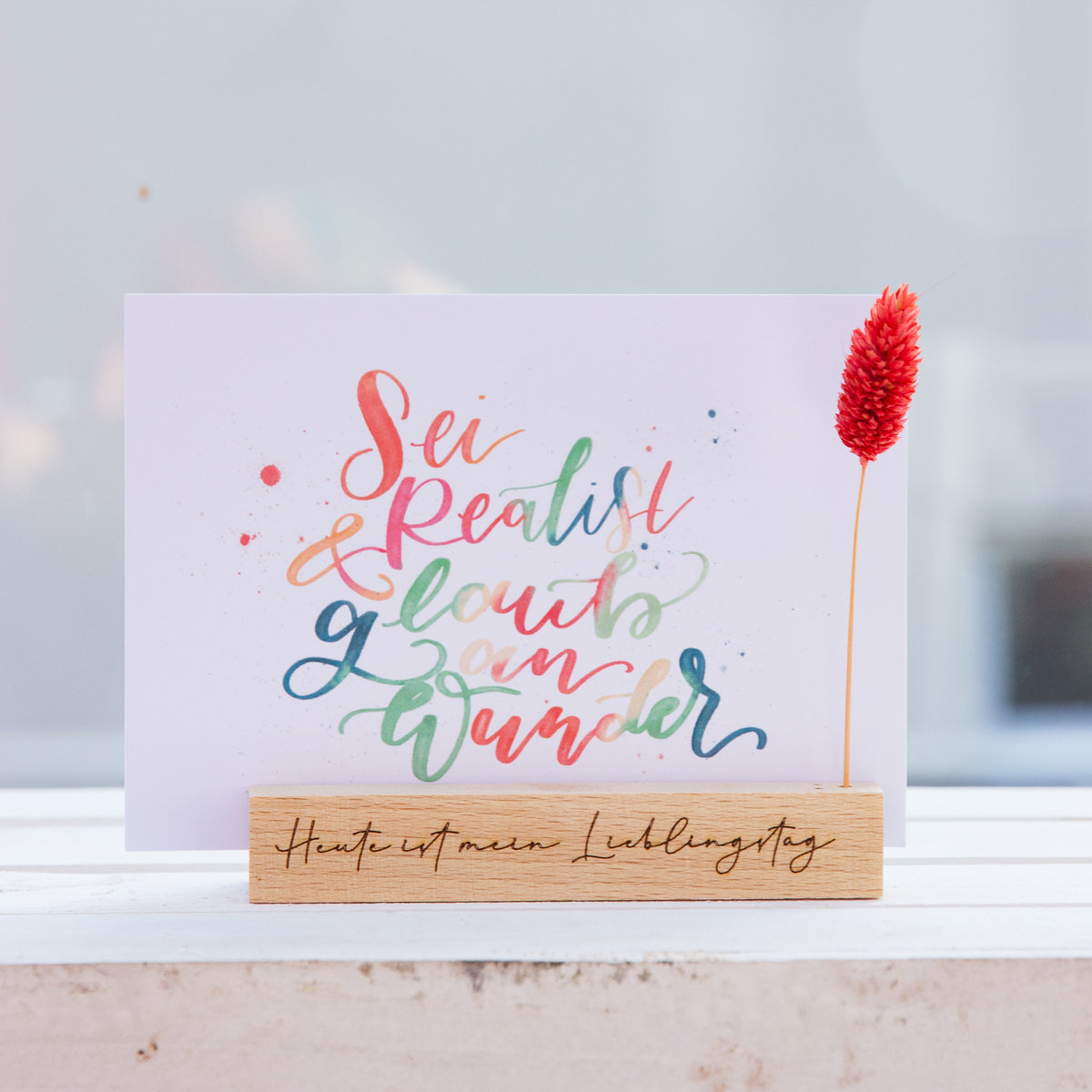 Postkarte mit Lettering "Sei Realist"
