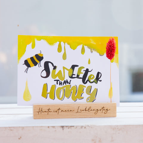 Postkarte mit Lettering "Sweeter than Honey"