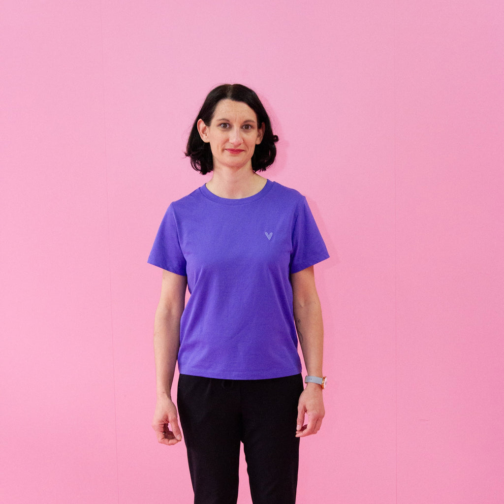 Damen T-Shirt "Iconic"mit gesticktem Herz