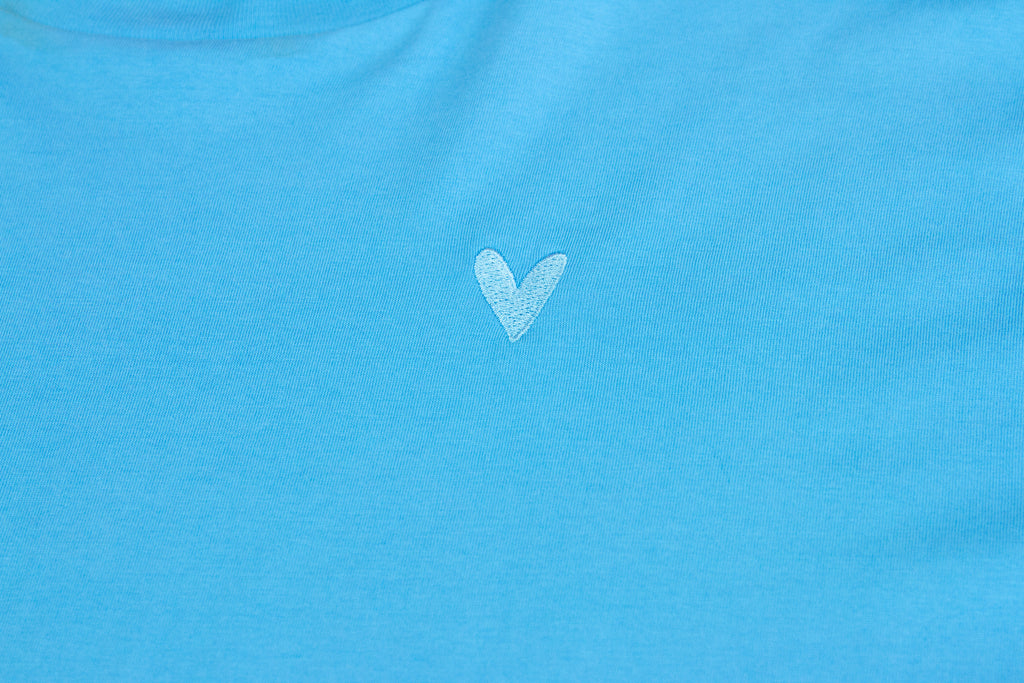 Farbe Aqua mit Stickherz