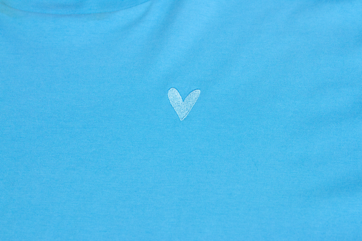Farbe Aqua mit Stickherz