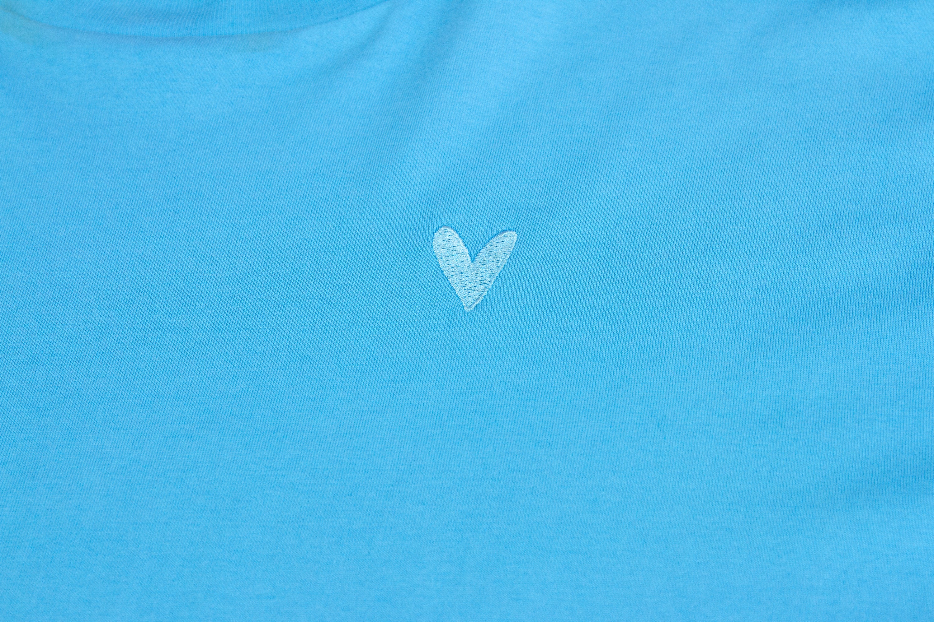 Farbe Aqua mit Stickherz