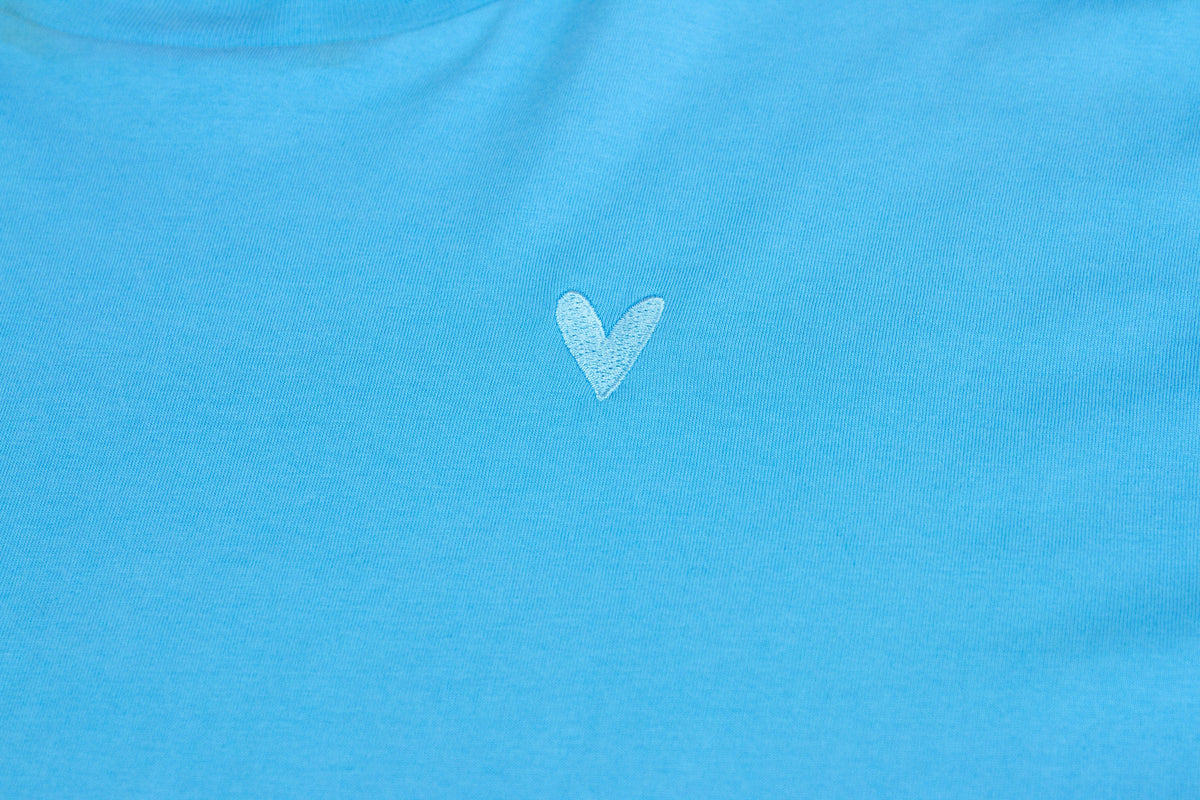 Farbe Aqua mit Stickherz