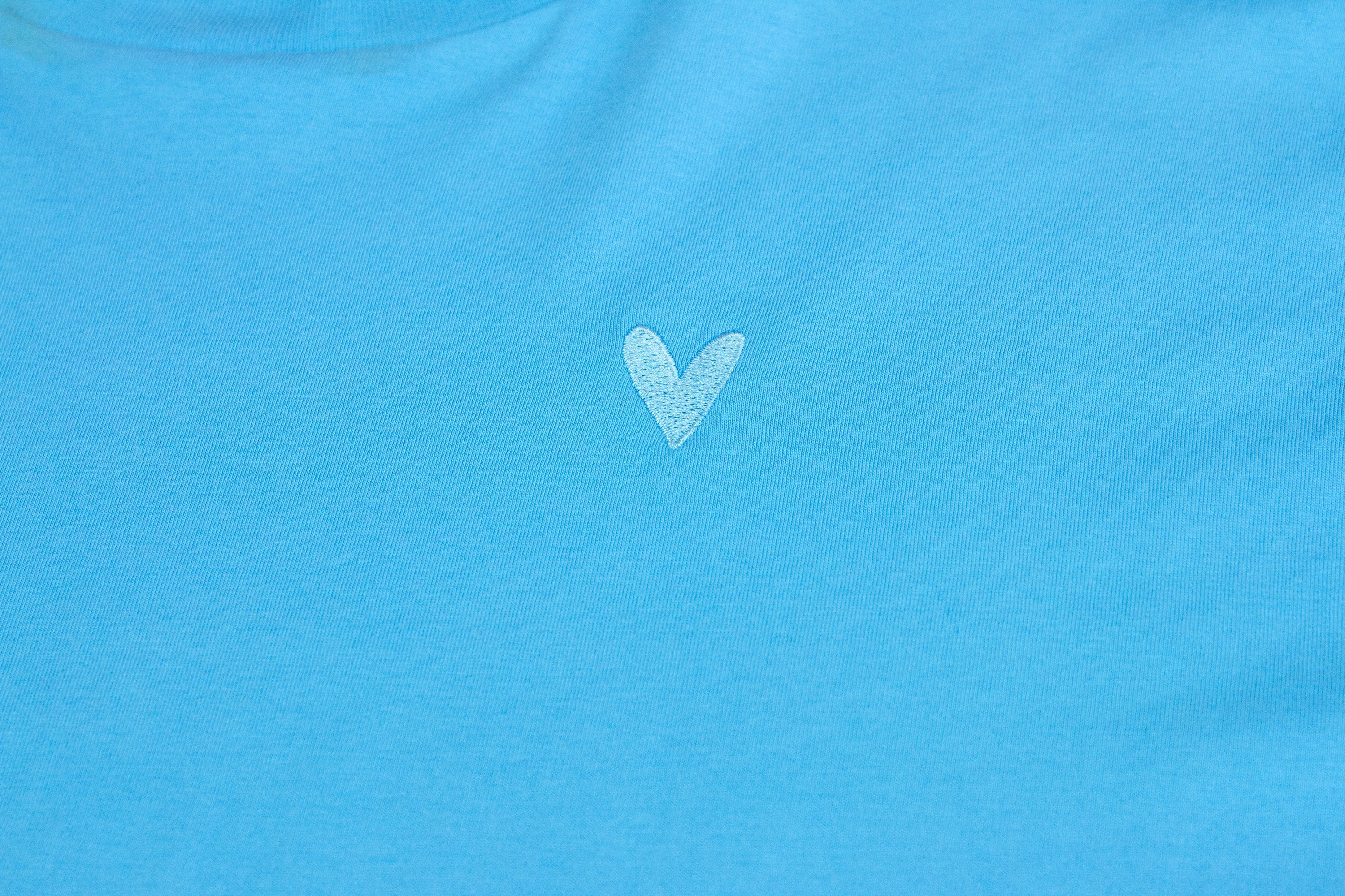 Farbe Aqua mit Stickherz