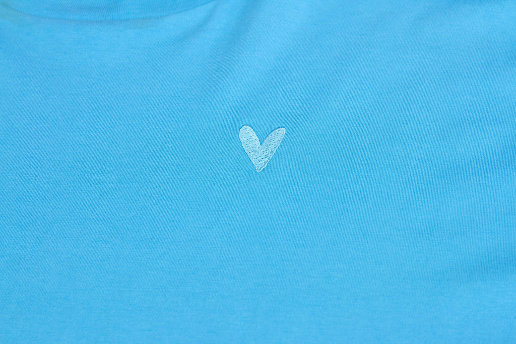 Farbe Aqua mit Stickherz