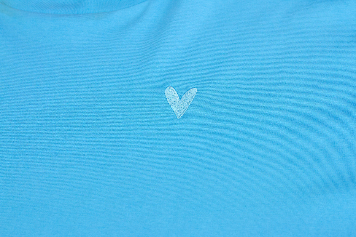 Farbe Aqua mit Stickherz
