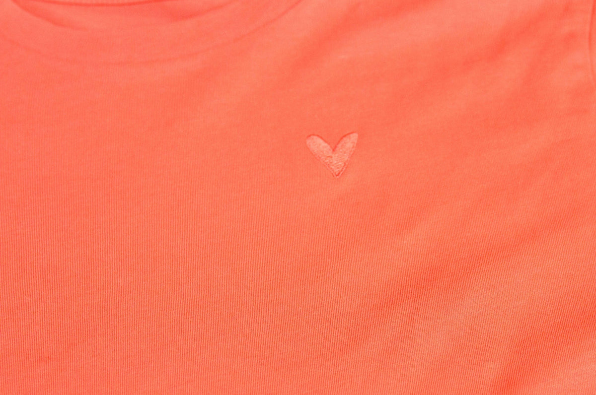 Damen T-Shirt "Iconic"mit gesticktem Herz