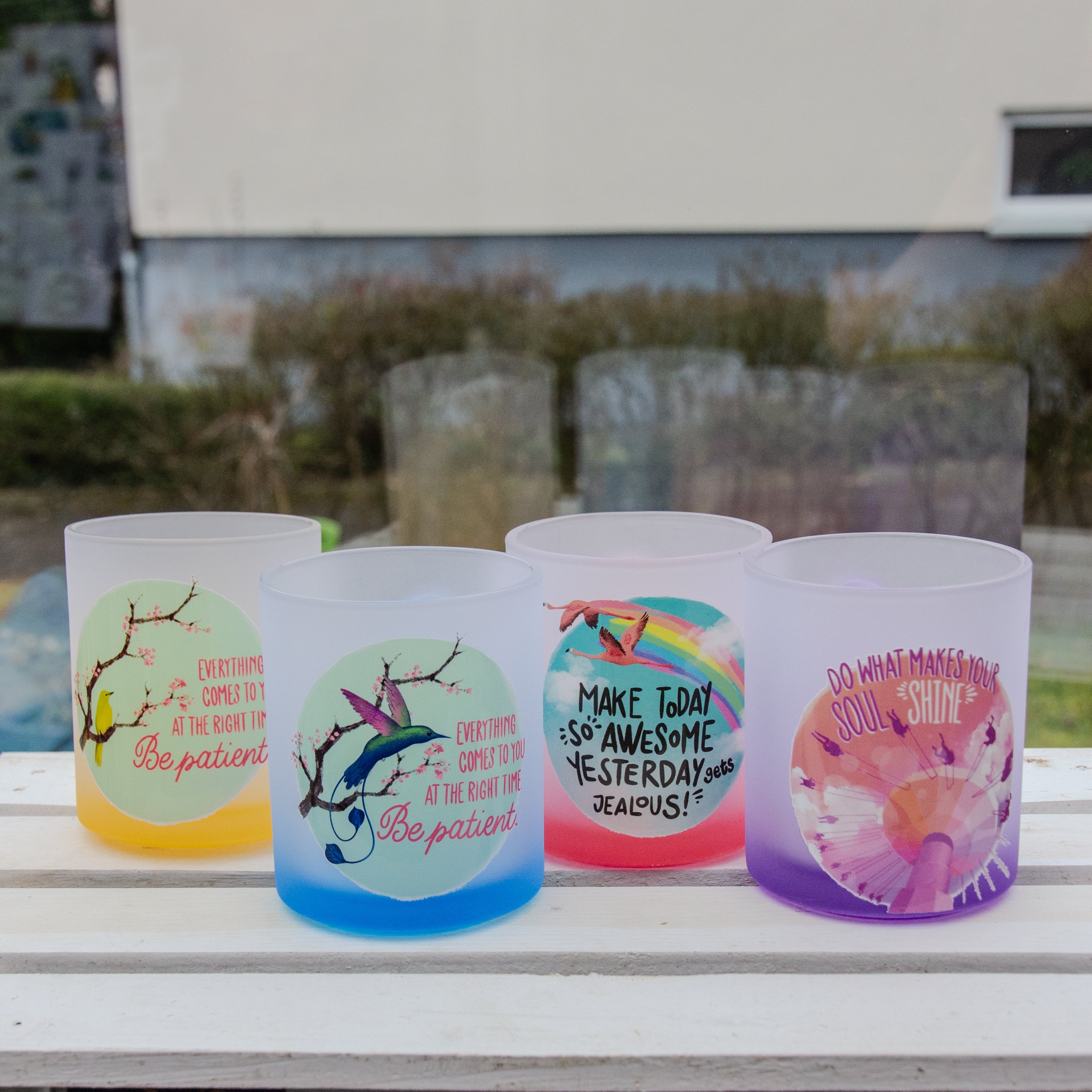 Glastassen mit optischem Farbverlauf