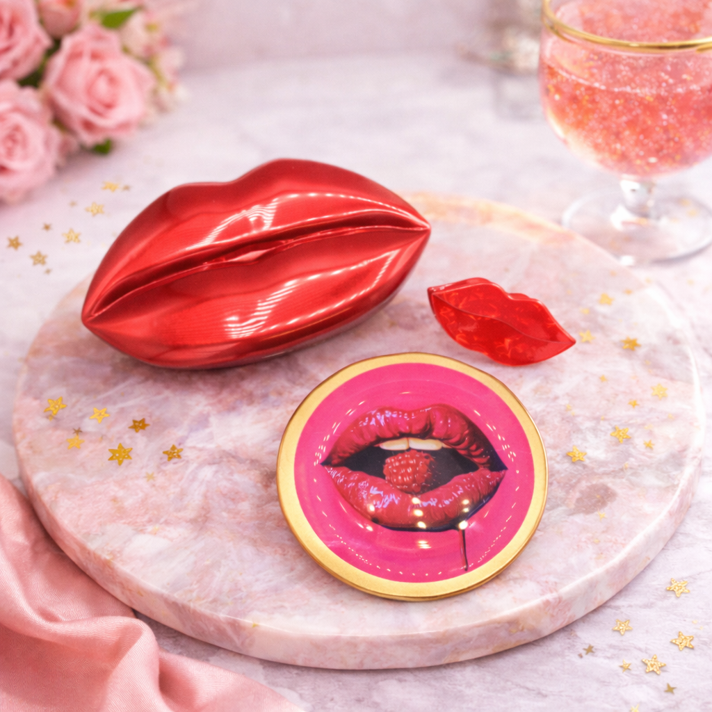 Rote Lippendose inkl. Teemischung und Teesieb