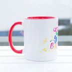 rechte Seiten Ansicht einer Two-Tone Tasse rot mit Aufdruck Just go der Henkel zeigt nach links