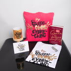 Gold Tasse "Queen of fucking everything"